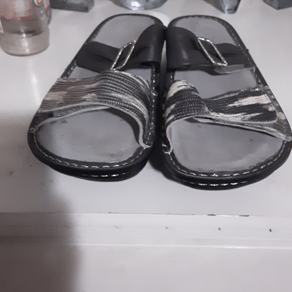 Shoes - Picture 1 of 3